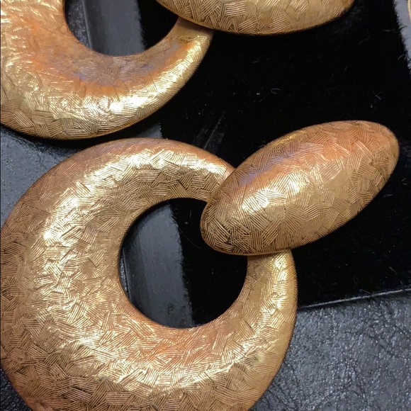 Miriam Haskell Large and In Charge Clip Earrings - Picture 4 of 5